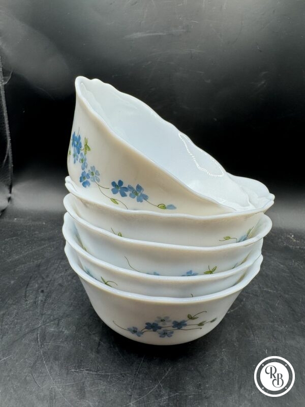 Ensemble/Lot de 5 anciens bols Arcopal - France - Série Véronica - Décor Myosotis - Des années 70 - Collection - Décoration - Vintage – Image 4