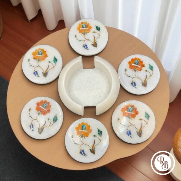 Très rares - six anciens dessous de verre à thé en marbre blanc (et leur support) avec incrustation de pierres orange, bleue et verte - Taj Mahal - Artisanat - Collection - Déco