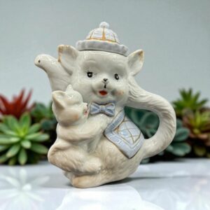 Charmante petite Théière en forme de chat (et son chaton) en faïence blanche peinte à la main - Collection - Déco