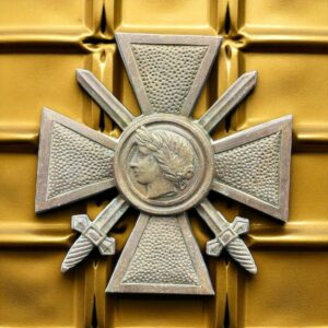 Rare et imposante Croix de Guerre en Bronze (15x15cm - pas médaille) - Stèle - Décoration - Collection - France - Allemagne - 1914/1918-1939/1945