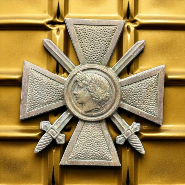 Rare et imposante Croix de Guerre en Bronze (15x15cm - pas médaille) - Stèle - Décoration - Collection - France - Allemagne - 1914/1918-1939/1945