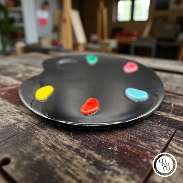 Unique plateau en forme de palette de peinture - Vallauris - Des années 1960 - Noir bleu vert rouge rose et jaune - Collection - Décoration