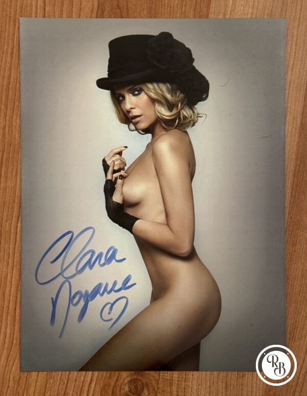 Dédicace - Autographe - Rare belle photo très sexy signée au feutre bleu par Clara Morgane - Format 15x20