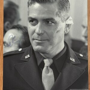 Dédicace - Autographe - Rare et belle grande photo signée au feutre par George Clooney - Format 20x27