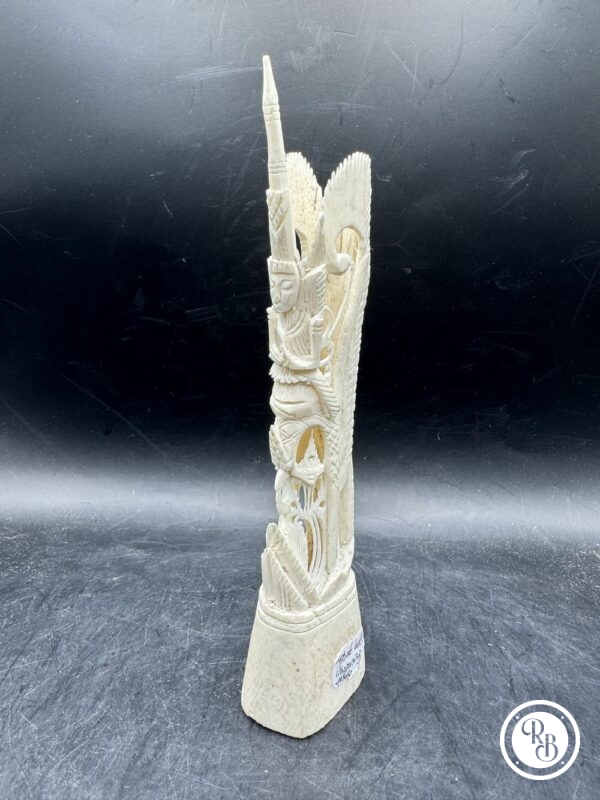Ancienne statuette Balinaise en os sculpté - Totem en os de bovin/Buffle - Indonésie - Sculpture artisanale - Circa 1950 - Décoration - Collection – Image 3