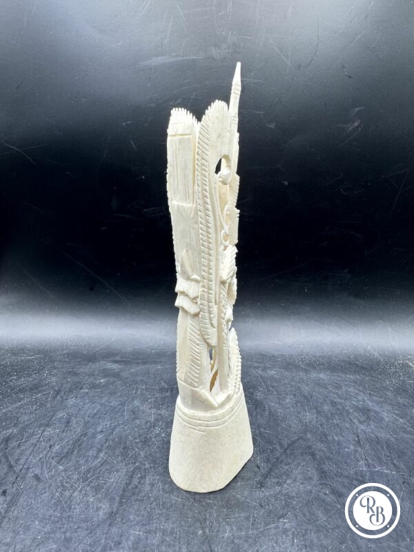 Ancienne statuette Balinaise en os sculpté - Totem en os de bovin/Buffle - Indonésie - Sculpture artisanale - Circa 1950 - Décoration - Collection – Image 5