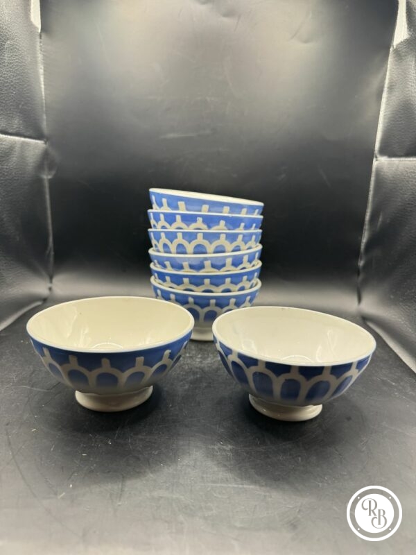 Lot de 8 petits bols à godons (à facettes) - Ensemble ancien - Café au Lait - En céramique blanche et bleue - Décoration - Collection - Style Digoin – Image 2