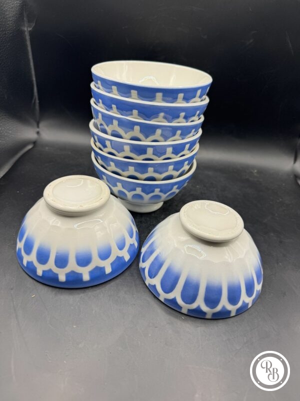 Lot de 8 petits bols à godons (à facettes) - Ensemble ancien - Café au Lait - En céramique blanche et bleue - Décoration - Collection - Style Digoin – Image 6