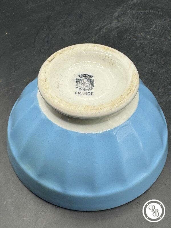 Petit bol à godons (à facettes) - Assez ancien - Café au Lait - En céramique blanche et bleue - Estampillé Digoin-Sarreguemines - Décoration - Collection – Image 3