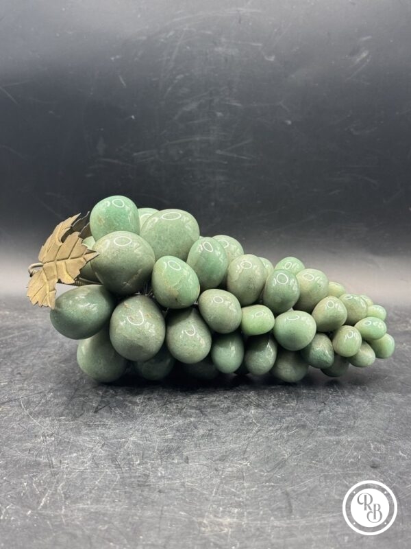 Ancienne et grande Grappe de raisin en pierre dure, Malachite ou quartz vert avec une double feuille métallique en laiton - Vers 1950 - Déco - Collection – Image 2
