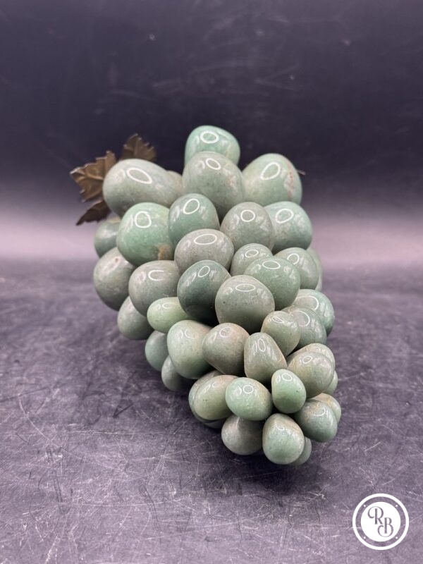 Ancienne et grande Grappe de raisin en pierre dure, Malachite ou quartz vert avec une double feuille métallique en laiton - Vers 1950 - Déco - Collection – Image 3