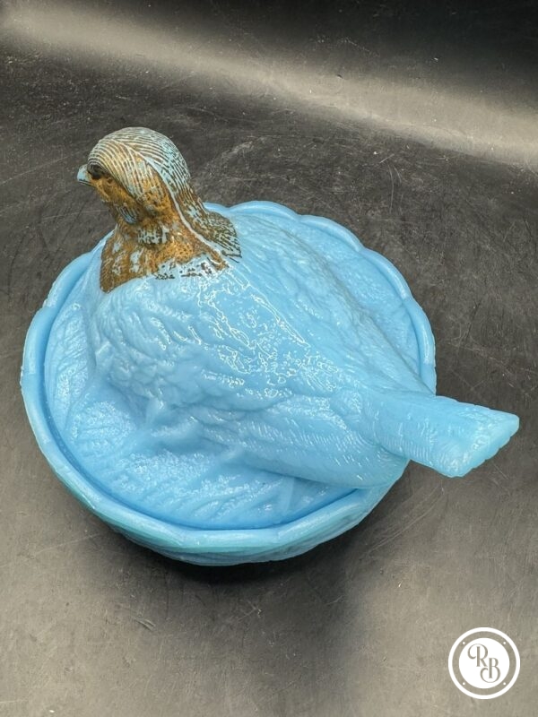 Bonbonnière ronde (ou sucrier ou beurrier) en verre opalescent opaline Porthieux représentant une oiseau/pigeon sur son nid d'osier tressé. Jolie couleur bleue turquoise - Décoration - Collection – Image 6