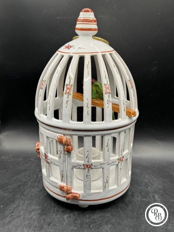 Unique cage à oiseau décorative en faïence et son oiseau en porcelaine sur sa branche - Décor en polychromie de fleurs et feuillages - 20ème siècle - Mésanges - Pinsons - Moineaux - Fait main - Collection - Décoration – Image 3