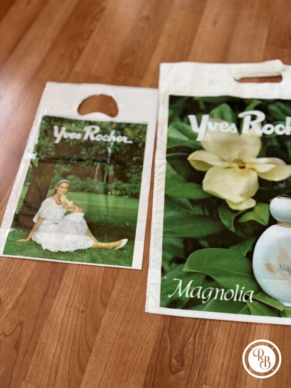 Rare lot d'anciens sacs en plastique (4) des années 80' - Yves Rocher - Plantes - Magnolia - blanc logo rouge et vert - Vintage - Collection - Décoration – Image 4