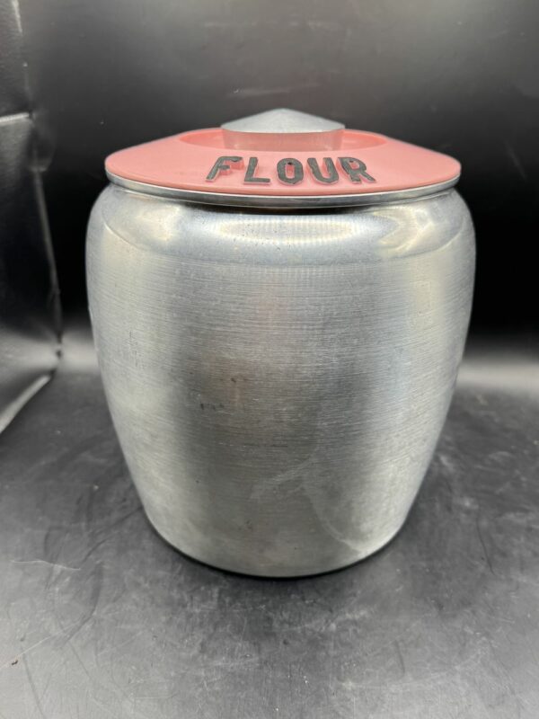 Rare et introuvable lot de 4 bidons/pots en Aluminium brossé - Kromex - 1950 - Usa - Avec leurs couvercles roses : Farine/Flour, Café/Coffee, Sucre/Sugar, Thé/Tea - Collection - Décoration – Image 12
