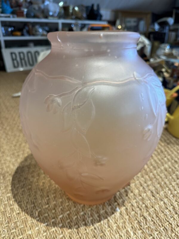 Ancien, rare et superbe grand vase en Pâte de verre rose pâle moulé/pressé dépoli des années 20-30 - Art Déco - Décoration - Collection – Image 5