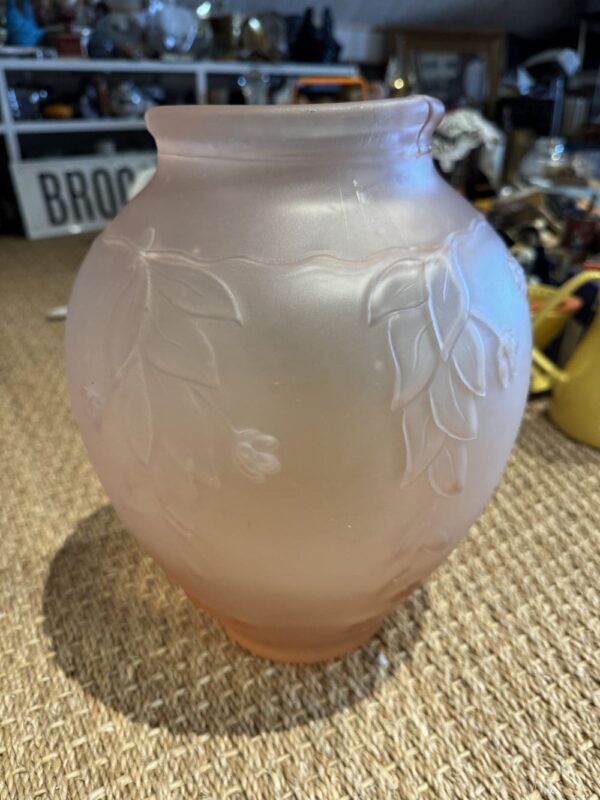 Ancien, rare et superbe grand vase en Pâte de verre rose pâle moulé/pressé dépoli des années 20-30 - Art Déco - Décoration - Collection – Image 6