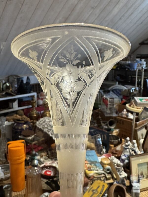 Ancien Vase cornet et verre en cristal gravé sur piètement en bronze doré datant du 19ème - Collection - Décoration – Image 5