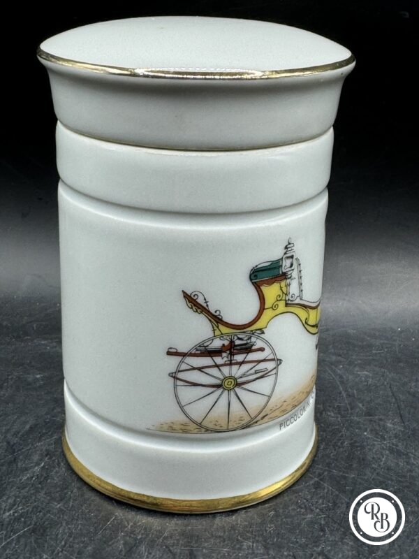 Élégant pot ancien en porcelaine blanche de Paris France - Orné d’un charmant dessin de calèche ancienne "Piccolomini Calèche" - Pour la société Raymond - Signé - Collection - Décoration – Image 5