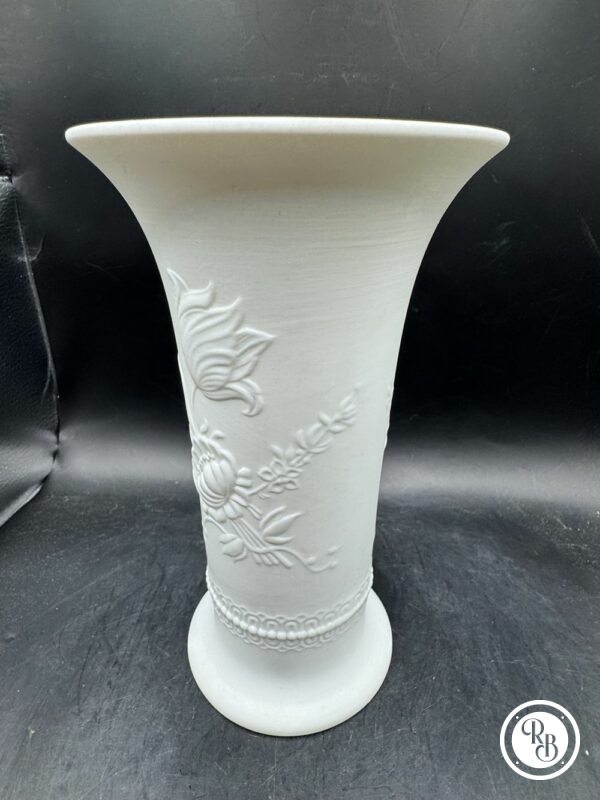 Joli vase en biscuit de porcelaine - AK Kaiser - Germany - 20 cm - blanc avec tulipes - Collection - Décoration - Vers 1970 – Image 5