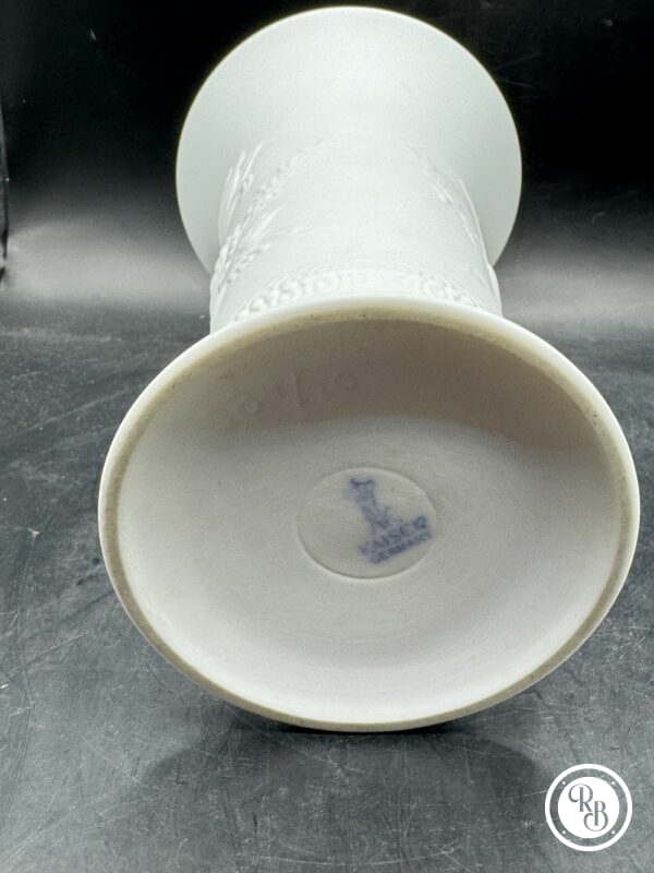 Joli vase en biscuit de porcelaine - AK Kaiser - Germany - 20 cm - blanc avec tulipes - Collection - Décoration - Vers 1970 – Image 7