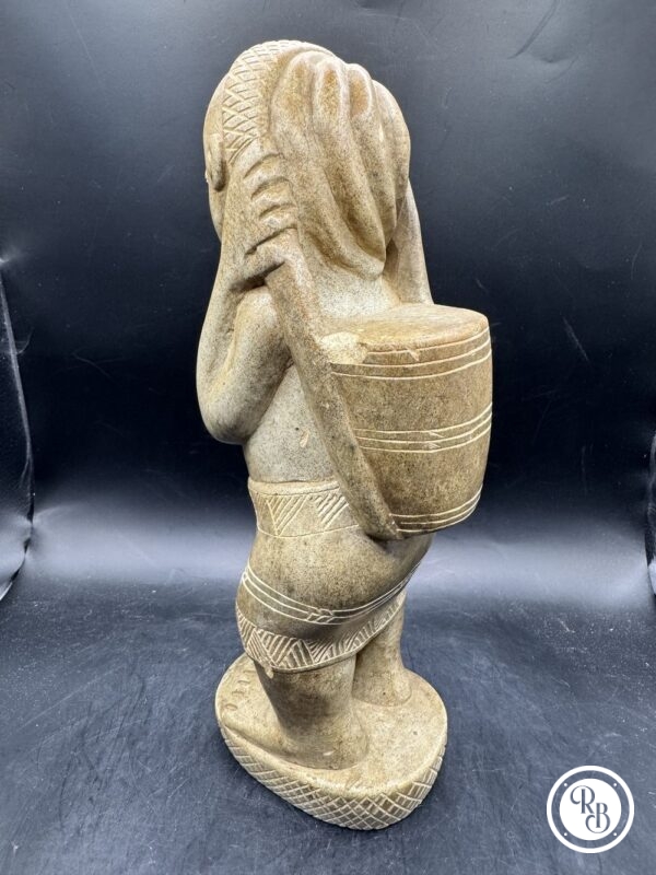 Jolie, imposante et unique Sculpture Africaine "L'homme à la pipe" - Pierre dure de Mbigou - Gabon - Collection - Décoration - Vers 1970 – Image 3
