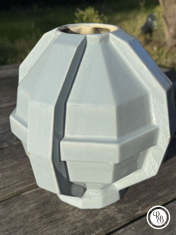 Magnifique et rare vase boule au décor géométrique à facettes et bandes saillantes - Bleu gris - Production Art Déco des années 1920 à 1930 par la manufacture de Saint Clément - Collection - Décoration – Image 6