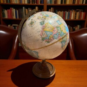 Globe-terrestre / Mappemonde - Replogle Globes Inc - Mase in Usa - En carton avec reliefs pour les sommets - Pied en bois - Déco