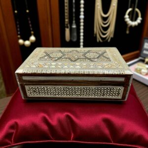 Ancienne Boîte à bijoux en mosaïque et marqueterie de nacre - Velour à l'intérieur - Moyen Orient Syrie - Dans un très bel état - Déco - Collection
