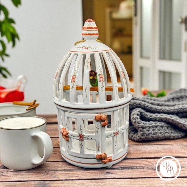 Unique cage à oiseau décorative en faïence et son oiseau en porcelaine sur sa branche - Décor en polychromie de fleurs et feuillages - 20ème siècle - Mésanges - Pinsons - Moineaux - Fait main - Collection - Décoration