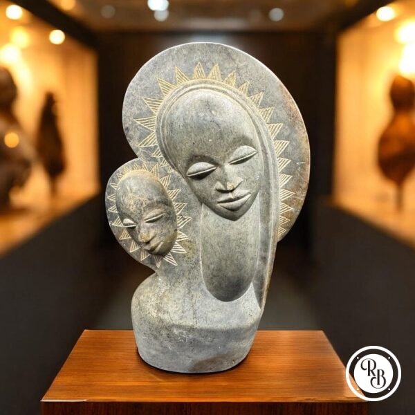 Jolie et unique Sculpture Africaine "La Vierge à l'enfant" - Signé Kondo - Pierre dure de Mbigou - Gabon - Collection - Décoration - Vers 1970