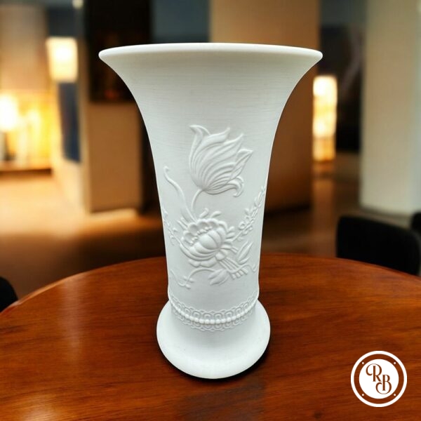 Joli vase en biscuit de porcelaine - AK Kaiser - Germany - 20 cm - blanc avec tulipes - Collection - Décoration - Vers 1970