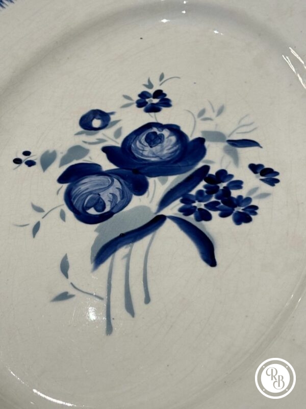 Grand plat ovale - Faïencerie Longchamps - Terre de fer - Des années 1930/40 - Décor à fleurs bleues - Collection - Décoration - Arts de la table – Image 3