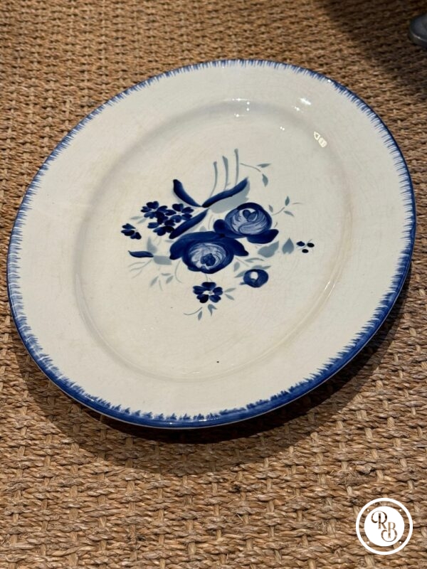 Grand plat ovale - Faïencerie Longchamps - Terre de fer - Des années 1930/40 - Décor à fleurs bleues - Collection - Décoration - Arts de la table – Image 4
