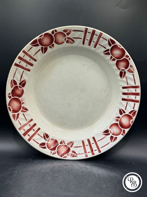 Plat rond et creusé - Céramique de Saint Amand - Des années 1930/40 - Décor à fleurs rouges - Collection - Décoration - Arts de la table – Image 2