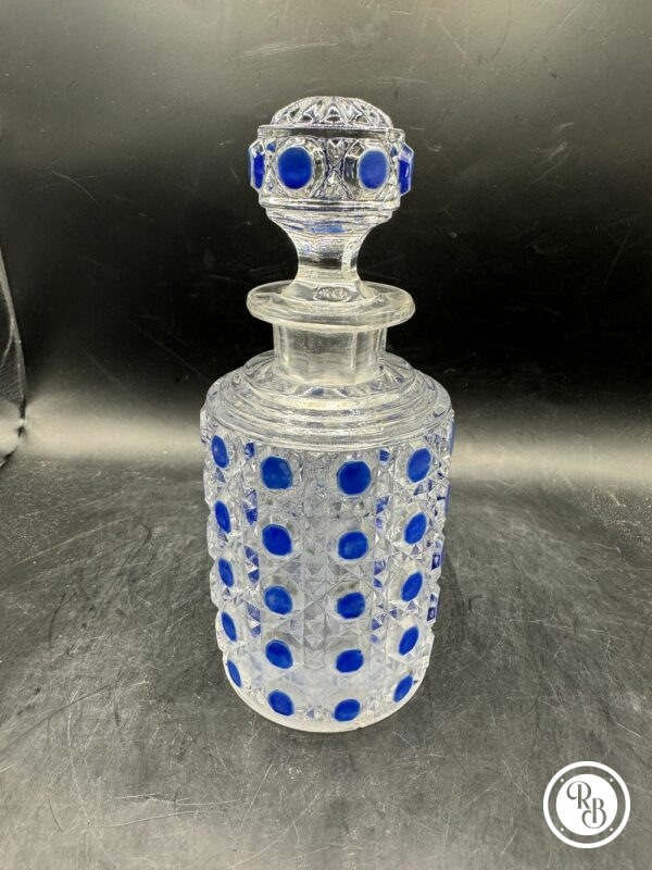 Ensemble garniture de toilette en cristal moulé modèle Diamant pierreries de la Maison Baccarat - Décor de motifs pointes de diamants avec rehauts d’émaux bleus - Signé - Vers 1900/1910 - Collection - Décoration – Image 3