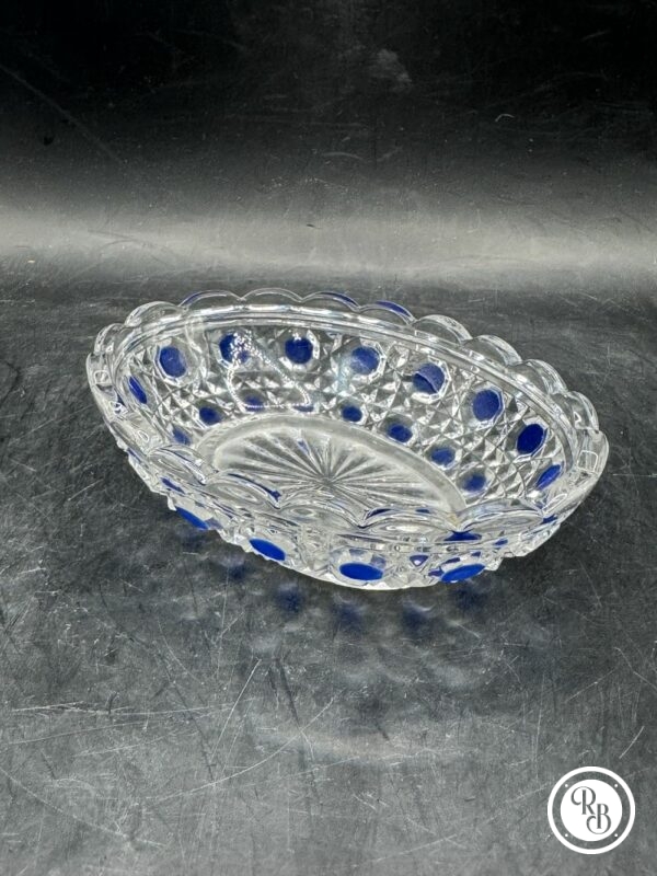 Ensemble garniture de toilette en cristal moulé modèle Diamant pierreries de la Maison Baccarat - Décor de motifs pointes de diamants avec rehauts d’émaux bleus - Signé - Vers 1900/1910 - Collection - Décoration – Image 28