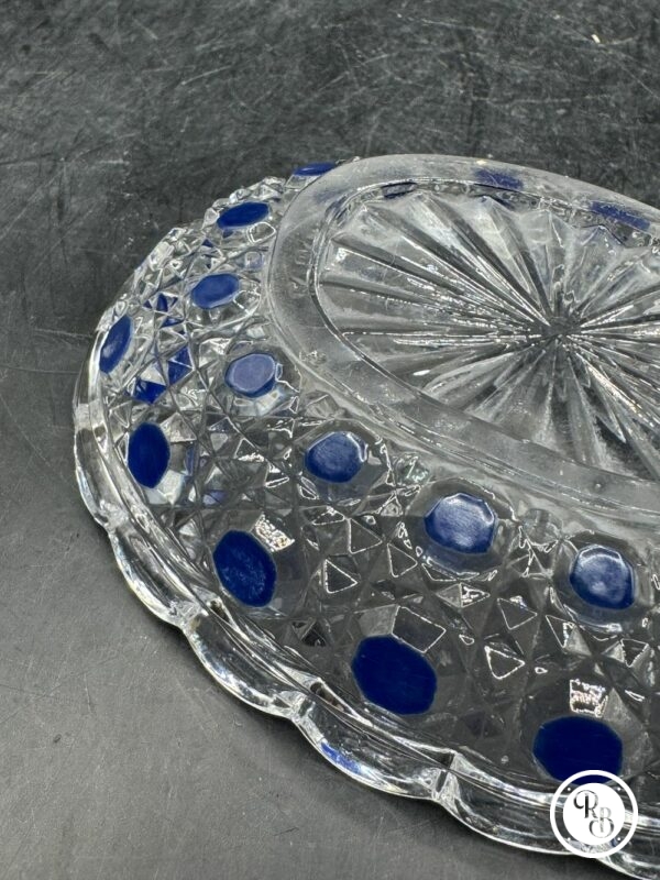 Ensemble garniture de toilette en cristal moulé modèle Diamant pierreries de la Maison Baccarat - Décor de motifs pointes de diamants avec rehauts d’émaux bleus - Signé - Vers 1900/1910 - Collection - Décoration – Image 30