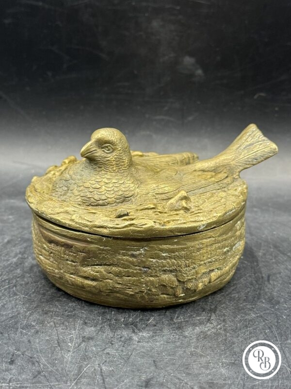 Ancienne Bonbonnière ou Boite à bijoux en bronze à patine dorée, couvercle orné d'un oiseau/Colombe dans son nid - Jean Rabiant - Numérotée - Collection - Décoration – Image 2