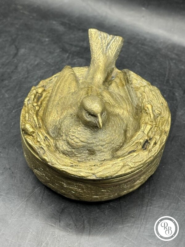Ancienne Bonbonnière ou Boite à bijoux en bronze à patine dorée, couvercle orné d'un oiseau/Colombe dans son nid - Jean Rabiant - Numérotée - Collection - Décoration – Image 5