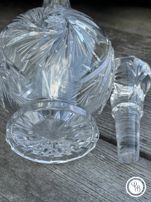 Ancienne et imposante Carafe à décanter en Cristal de Bohème et son incroyable bouchon - L'ensemble est taillé et poli magnifiquement à la main - Collection - Décoration – Image 7
