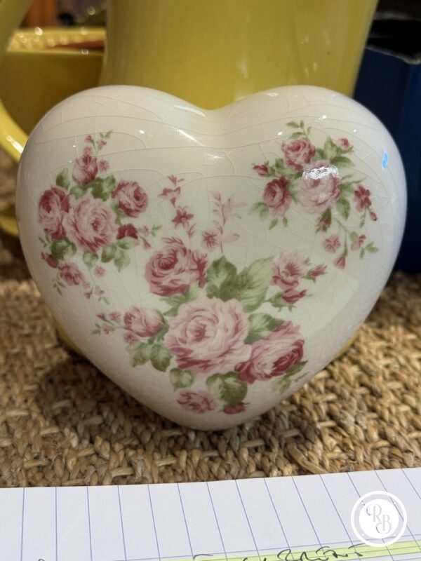 Petit Cœur décoratif en céramique légèrement craquelée - Décor floral avec des Roses - Collection – Image 2