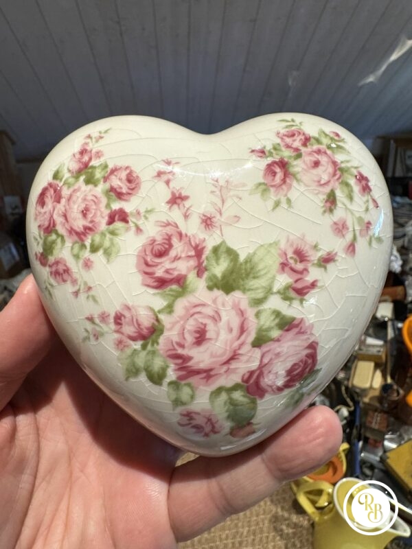 Petit Cœur décoratif en céramique légèrement craquelée - Décor floral avec des Roses - Collection – Image 6