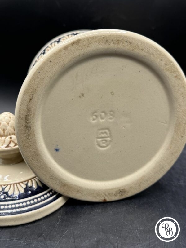 Ancien Pot à tabac en grès de la manufacture Allemande Marzi et Rémy - Signé en creux - Bleu et beige à décors de scènes bibliques - Collection - Décoration – Image 7