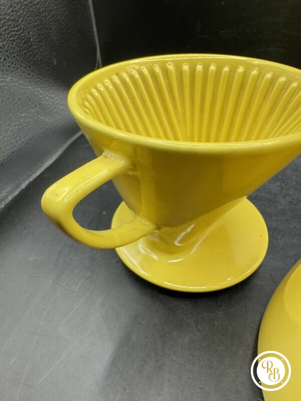 Ancienne Cafetière à filtre Melitta 102 en faïence jaune - Estampillée - Collection - Décoration - Vintage - Vers 1960 – Image 6
