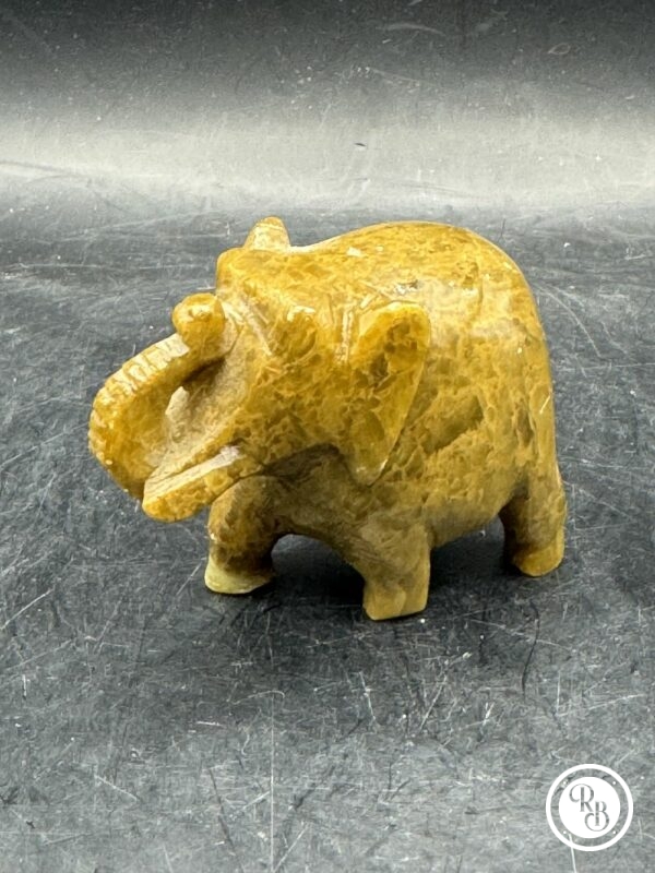 Anciennes miniatures lot/duo d'Eléphants en pierre dure (marron clair et vert) réalisées et sculptées à la main - Asie - Datant des années 80 - Collection - Décoration - Vintage – Image 2