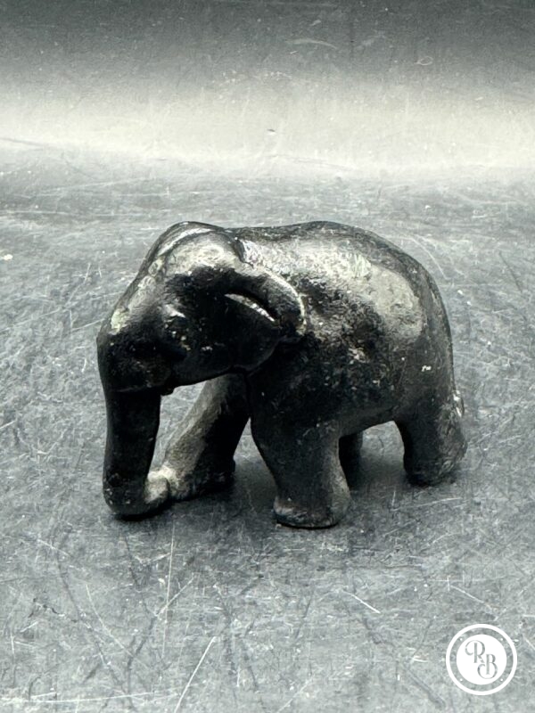 Ancienne miniature d'Eléphant en pierre dure (noire) réalisée et sculptée à la main - Asie - Datant des années 80 - Collection - Décoration - Vintage – Image 2