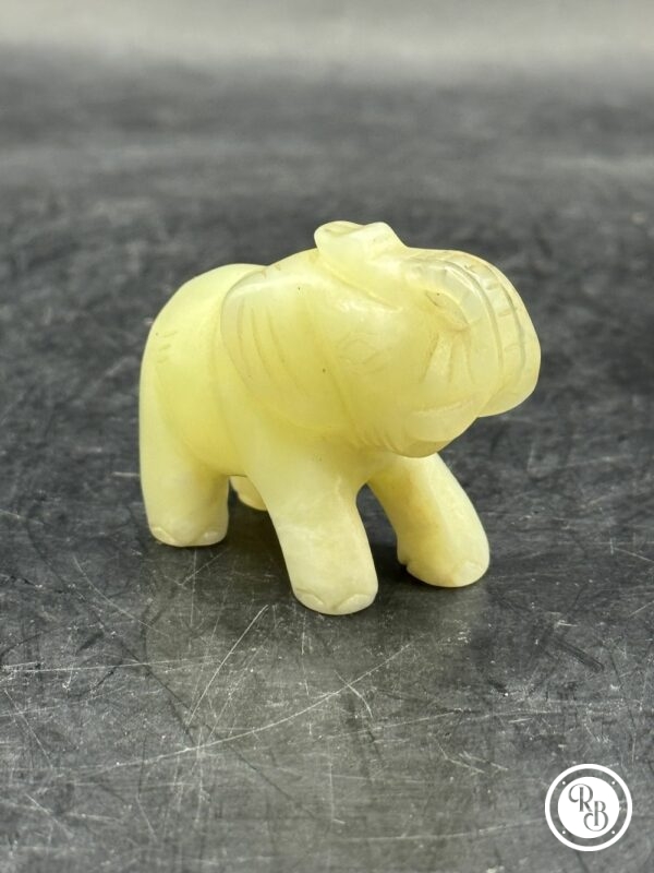 Ancienne miniature d'Eléphant en pierre dure (Jade citron) réalisée et sculptée à la main - Asie - Datant des années 80 - Collection - Décoration - Vintage – Image 3