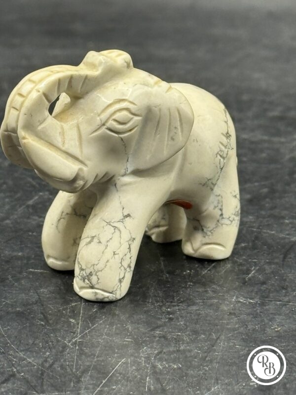 Ancienne miniature d'Eléphant en pierre dure (blanche) réalisée et sculptée à la main - Asie - Datant des années 80 - Collection - Décoration - Vintage – Image 2
