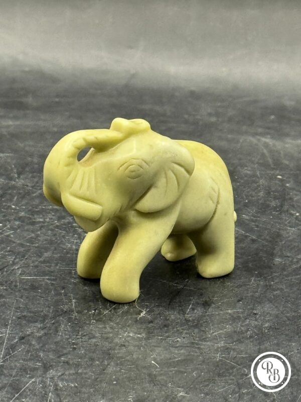 Ancienne miniature d'Eléphant en pierre dure (vert naturel) réalisée et sculptée à la main - Asie - Datant des années 80 - Collection - Décoration - Vintage – Image 4